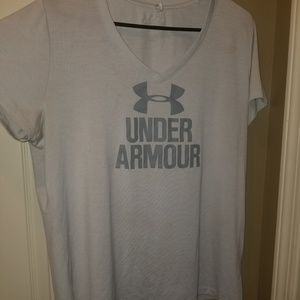 Under Armour Woman's Xl Heat Gear loose v neck tee